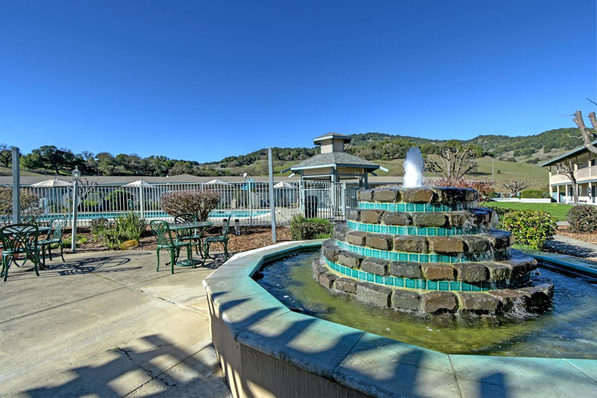 Days Inn By Wyndham Novato/San Francisco Exterior photo